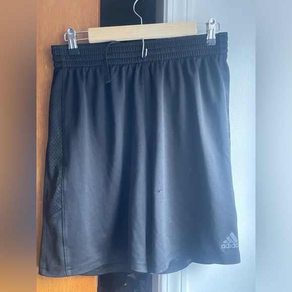 Men’s Adidas flag football shorts in black, no pockets and size M - Picture 10 of 10